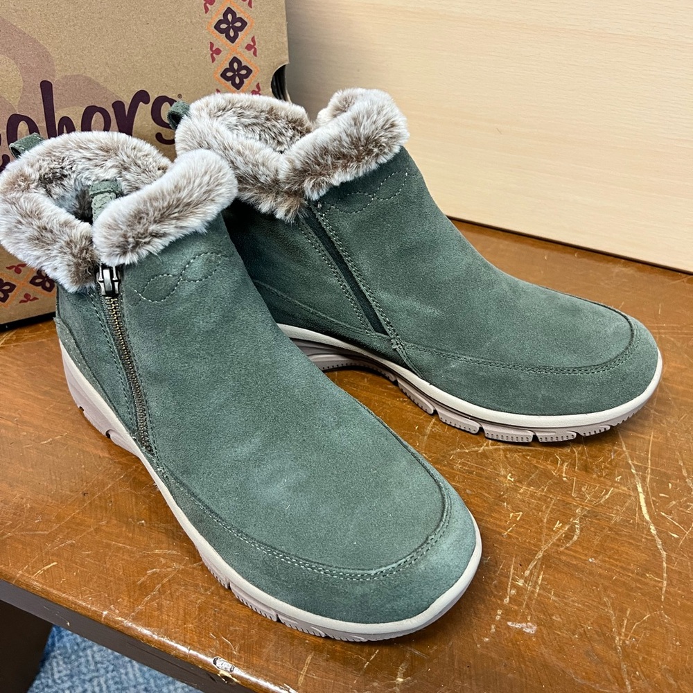 Skechers Green Suede Winter Boots